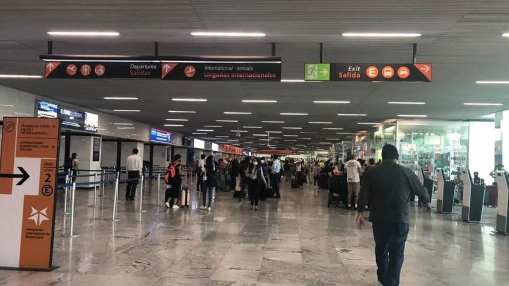 Pánico en el Aeropuerto Internacional de Guadalajara: Influencer reacciona tras la caída de ‘El Mencho’