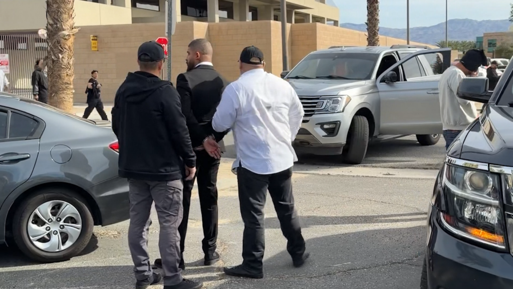 Arresto Federal Captado en Video Frente al Centro de Justicia Larson en Indio
