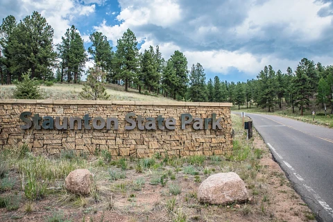 Exguardabosques de Pine se declara culpable por falso ataque en parque estatal de Colorado