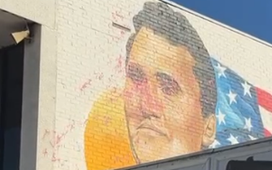 Vandalismo en El Paso: Tienda de Armas y Mural de Charlie Kirk Dañados