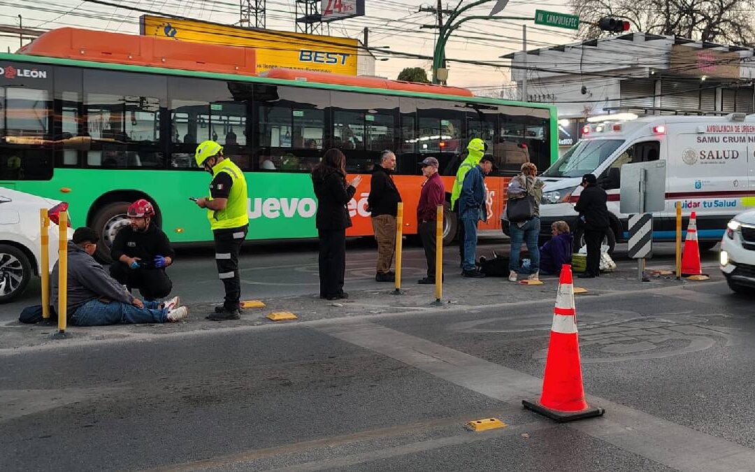 Accidente en Chapultepec: Atropellan a Mujer y su Sobrino al Bajar de un Camión en Monterrey