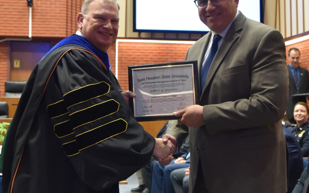 El Jefe Gilbert Guerrero se Gradúa del Leadership Command College de LEMIT