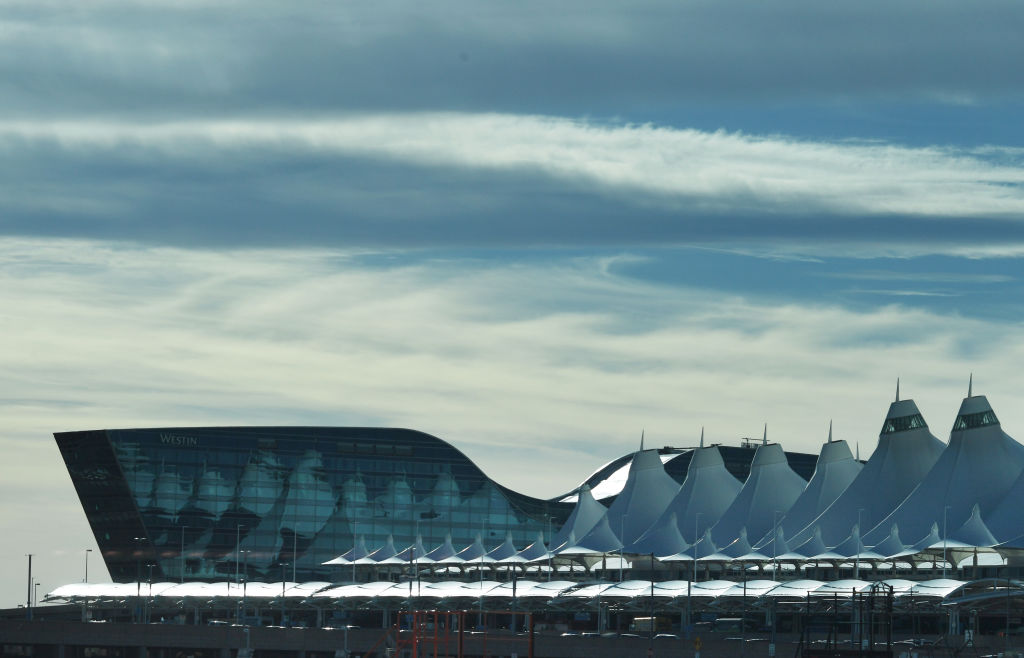 Vientos Intensos Causan Demoras y Cancelaciones en los Vuelos de Denver