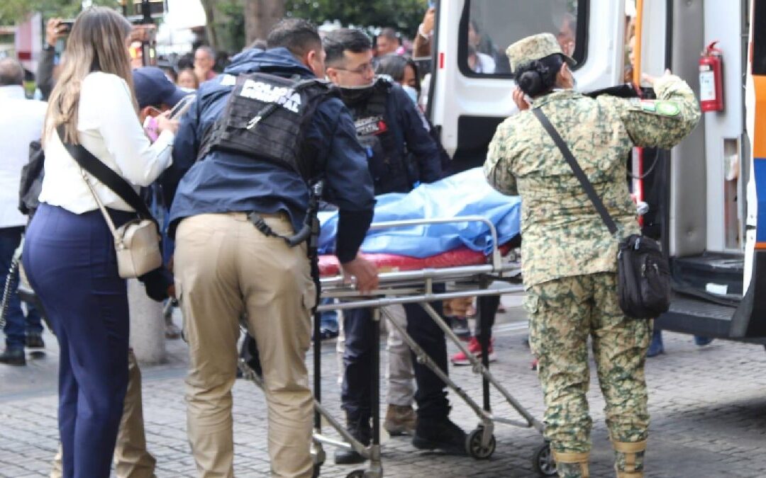 Emergencia Médica: 27 Estudiantes se Desmayan en Evento del Día de la Bandera 2026 en Veracruz