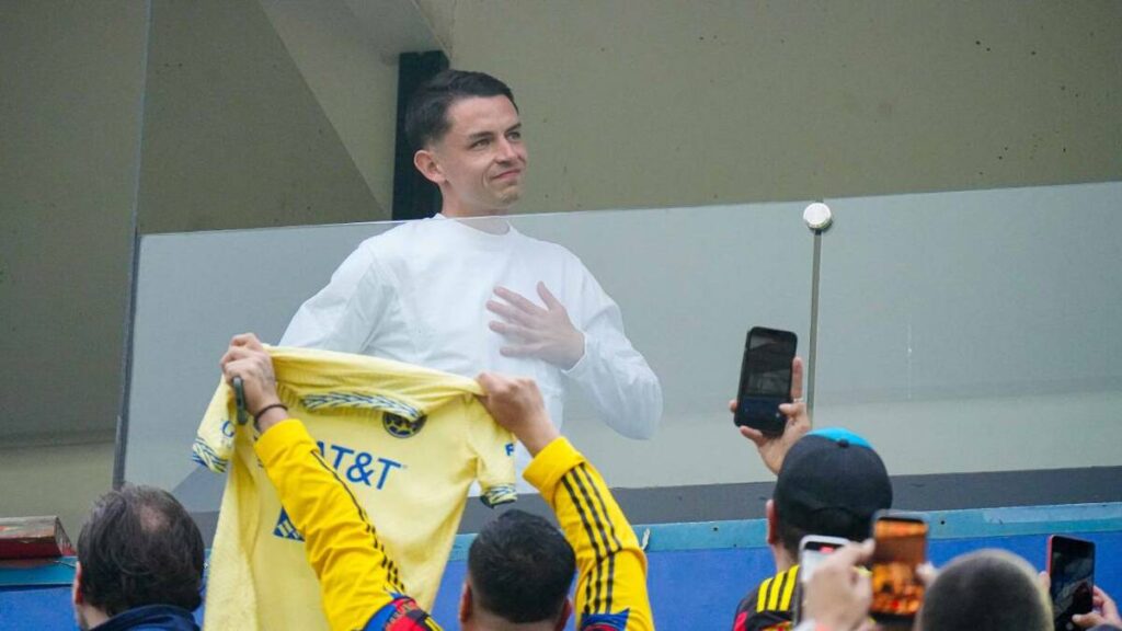 Álvaro Fidalgo Celebra el Día de la Bandera Recordando sus Días en el América