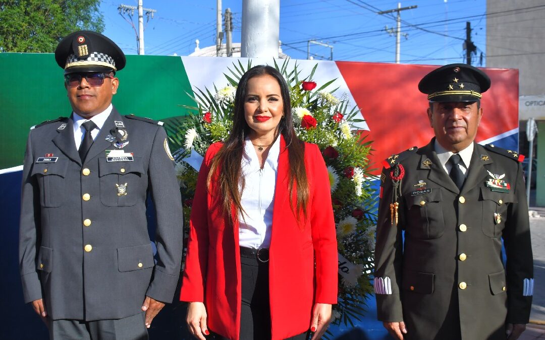 Susy Torrecillas Celebra el Día de la Bandera en el Paseo Sarabia