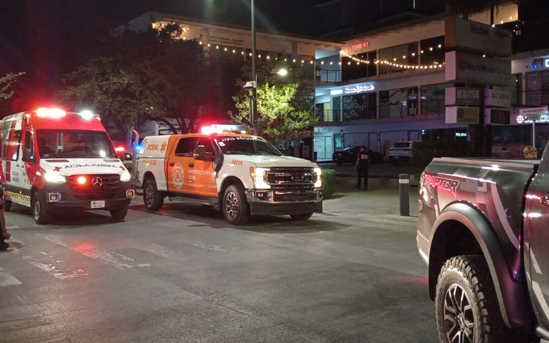 Accidente Vial en San Pedro Garza García: Dos Jóvenes Lesionados en Colonia Del Valle