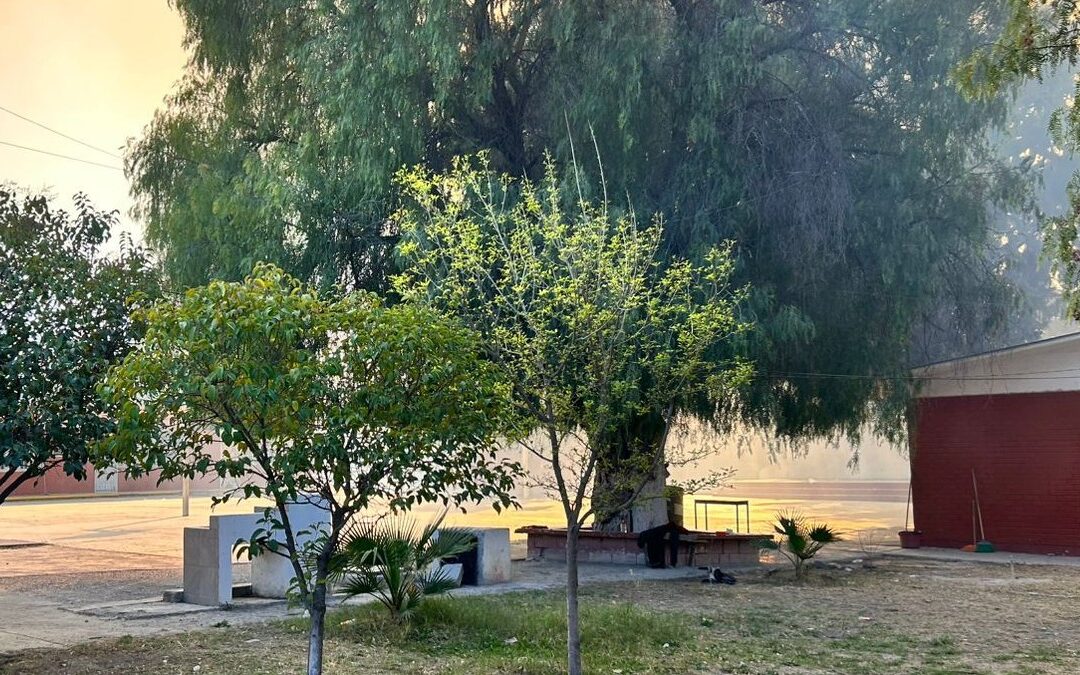Incendio en Saltillo provoca protestas de padres cerca de la primaria Cristóbal Colón
