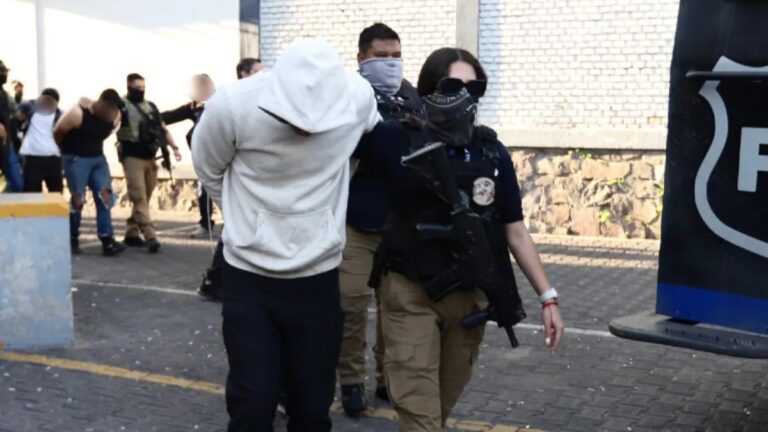 Jalisco: 13 Detenidos Imputados por Quema de Vehículos Durante los Bloqueos del 22 de Febrero