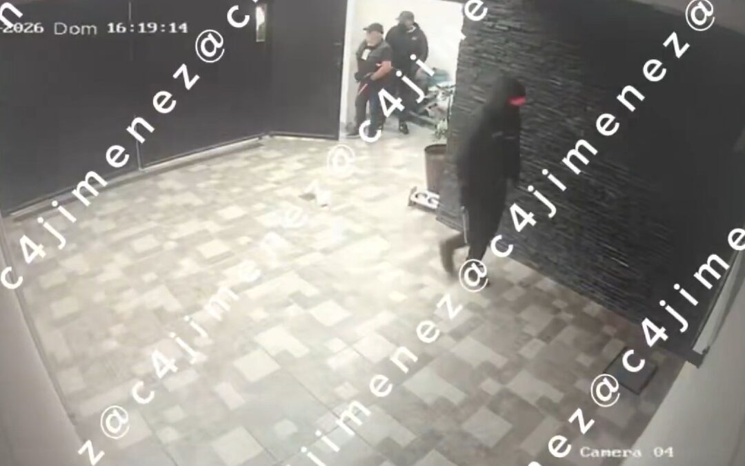 Repartidores Falsos Asaltan Casa en Bosques de Aragón: Niño Se Esconde en un Clóset