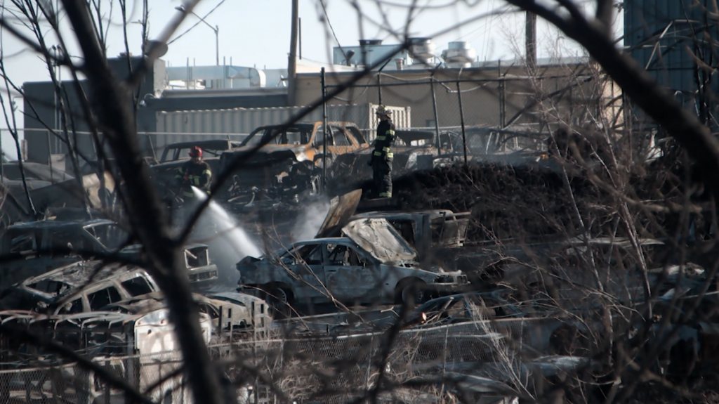 Incendio en Thornton Deja Heridos y Provoca Evacuaciones Masivas