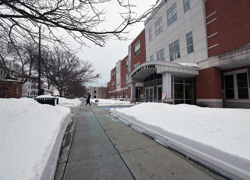 Escuelas en Massachusetts Permanecen Cerradas Tras Tormenta Invernal Histórica