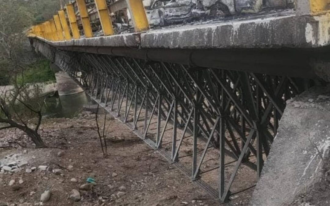 Demolición del Puente Dañado en Puerto Vallarta: Las Consecuencias de la Quema de Vehículos