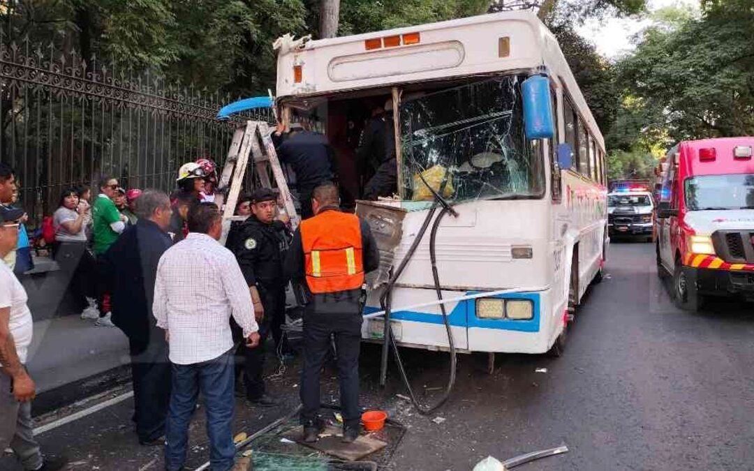 Accidente de camión de peregrinos en Toluca deja 10 heridos en Avenida Constituyentes