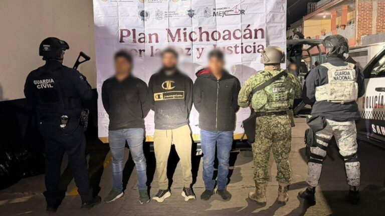 Detienen a tres presuntos integrantes del CJNG tras ataque armado al Ayuntamiento de Jiquilpan