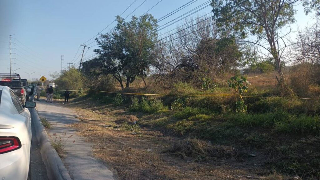 Cuerpo Descompuesto Encontrado en la Carretera Apodaca-Juárez: Detalles del Hallazgo