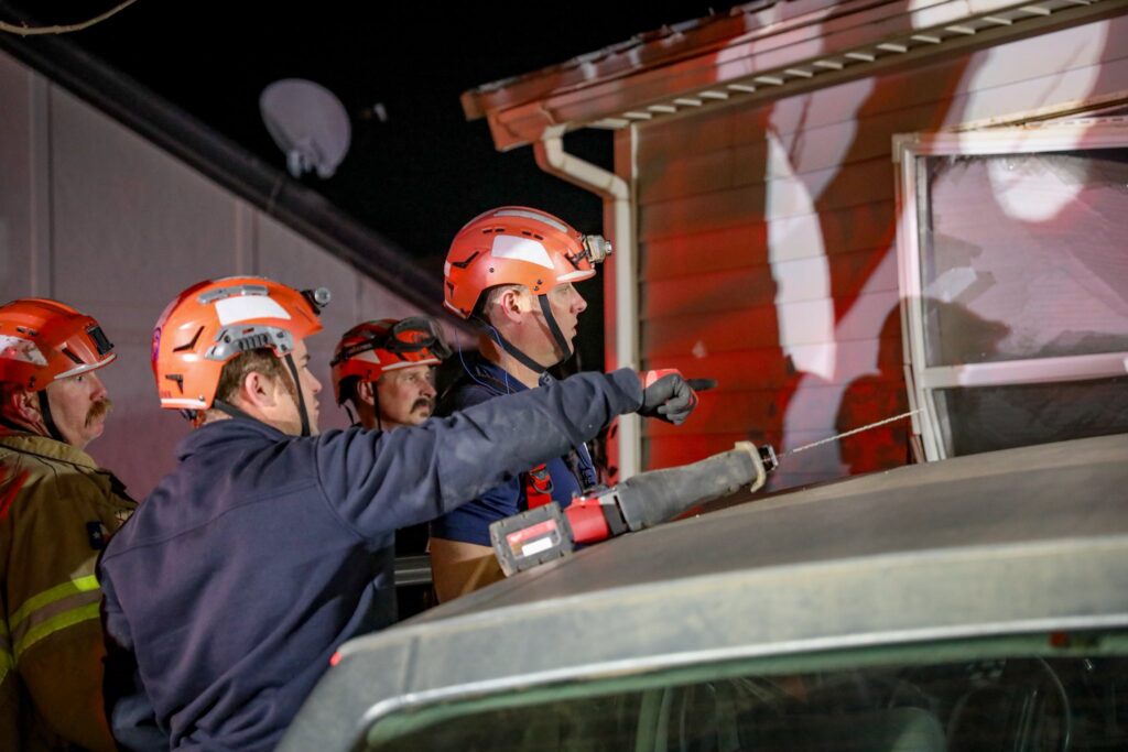 Accidente en Lubbock: Vehículos impactan viviendas dejando un herido