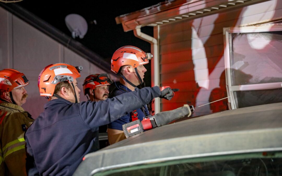 Accidente en Lubbock: Vehículos impactan viviendas dejando un herido