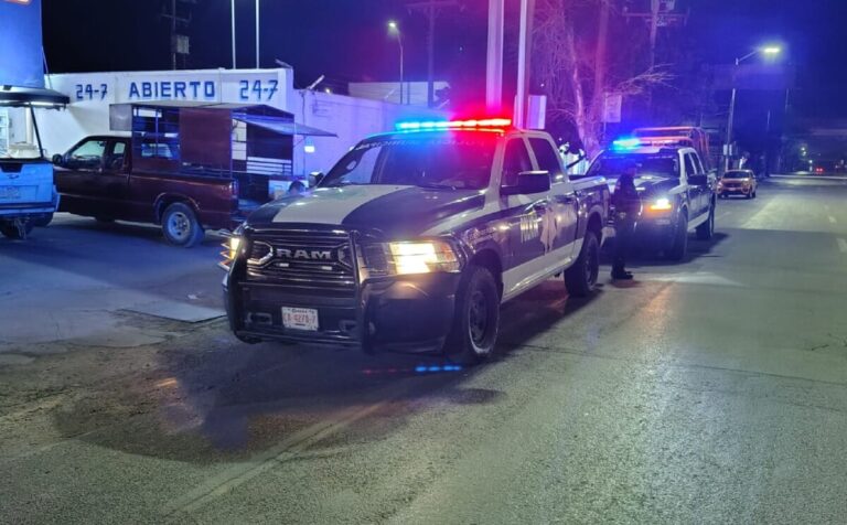 Mujer Prensada Tras Robo en Colonia Vencedora: Sobrinos Huyen y la Impactan