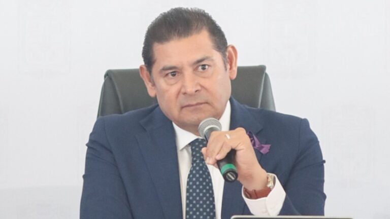 Armenta Defiende el Cablebús en Puebla y Reta a Opositores a Revelar su Huella Ambiental