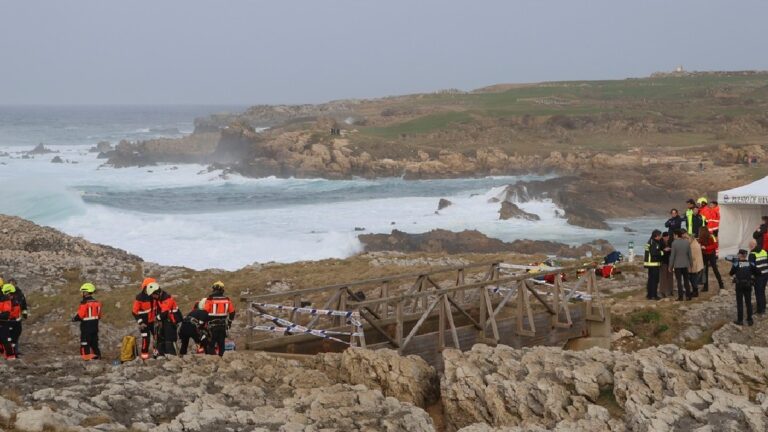 Tragedia Costera: Cinco Jóvenes Mueren en Derrumbe Frente al Mar