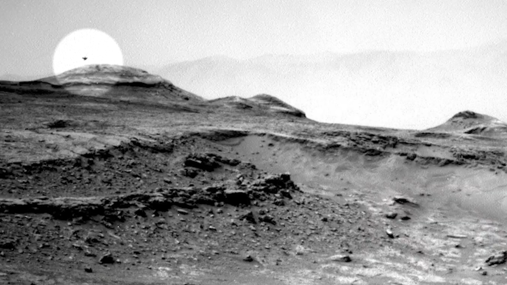 Curiosity en Marte: Imagen provoca debate sobre posible objeto volador en el cielo