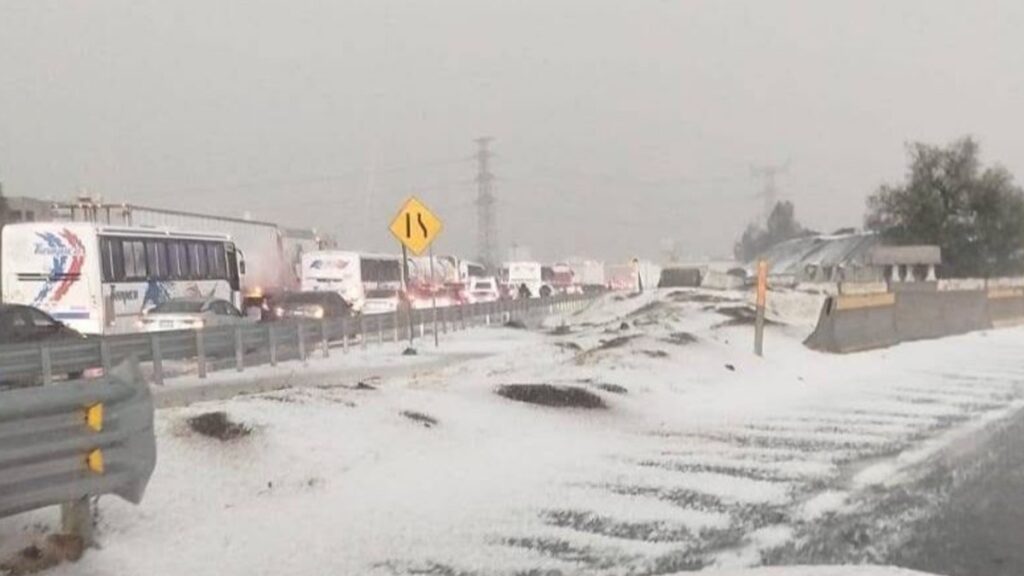 Granizo en Tecámac: Afectaciones Severas Tras Fuertes Lluvias en la México-Pachuca
