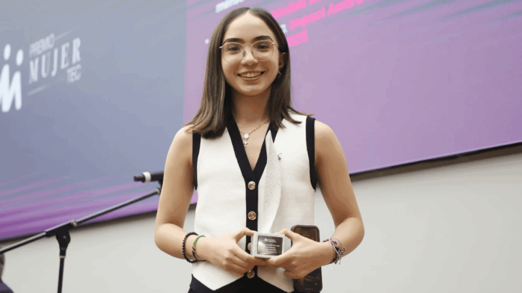 Marla Silvas, joven emprendedora de 20 años, triunfa con el Premio Mujer Tec por su emprendimiento social