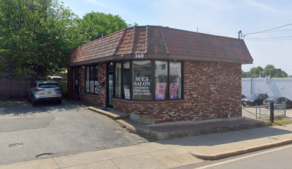 Muerte Sospechosa en Rhode Island: Investigación Policial en Salón de Belleza