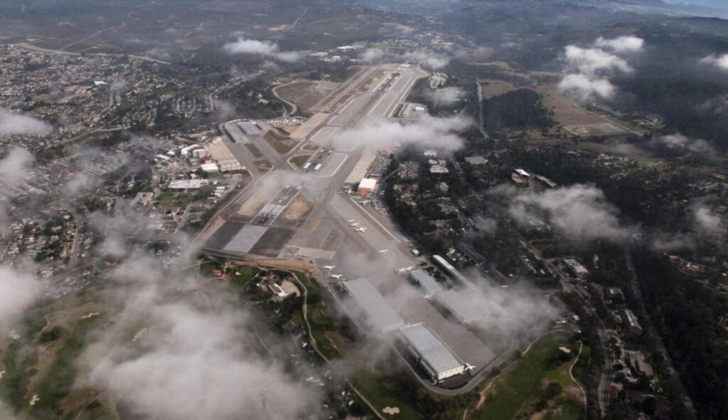 Aeropuerto de Monterey Garantiza Operación Continua Pese a Crisis en la TSA