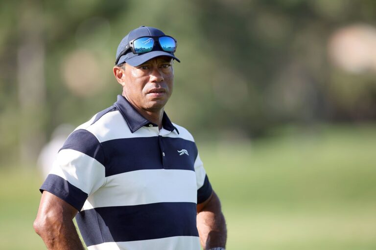 Tiger Woods en Accidente de Volcadura en Florida; Detenido por Presunto DUI