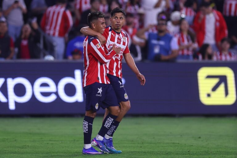 Ángel Sepúlveda Brilla en la Victoria de Chivas frente a Atlas en el Clásico Tapatío