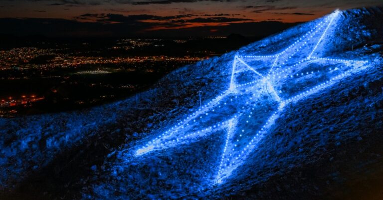Impactante Homenaje con Estrella Azul en El Paso a Familias en Duelo en Marzo