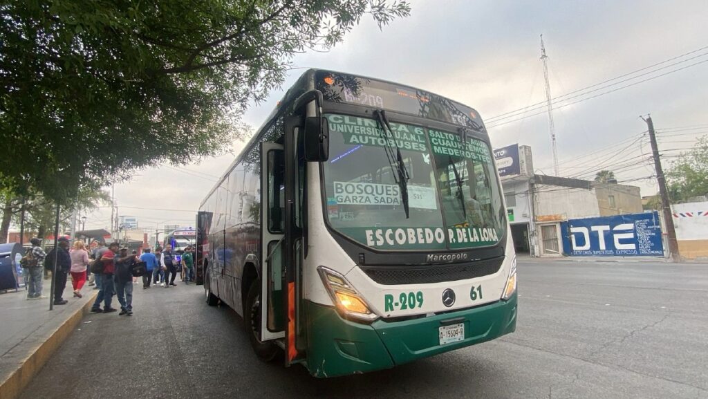 Tarifa de transporte público en Monterrey regresa a 15 pesos tras aumento inesperado