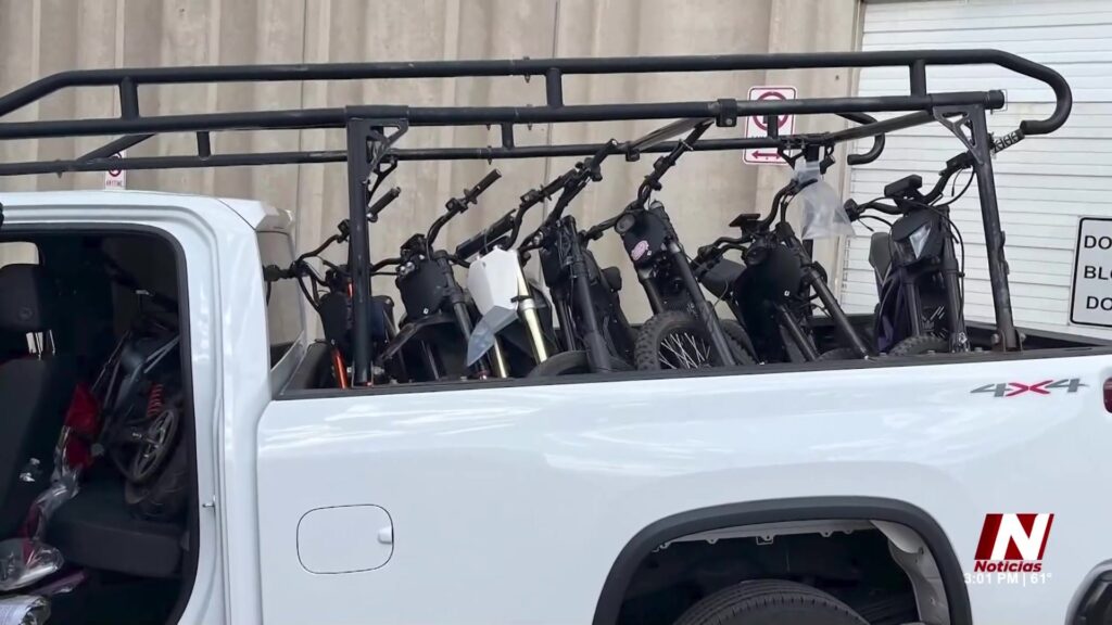 Operativo Policial en Colorado: Jóvenes en Motocicletas de Cross Interceptados