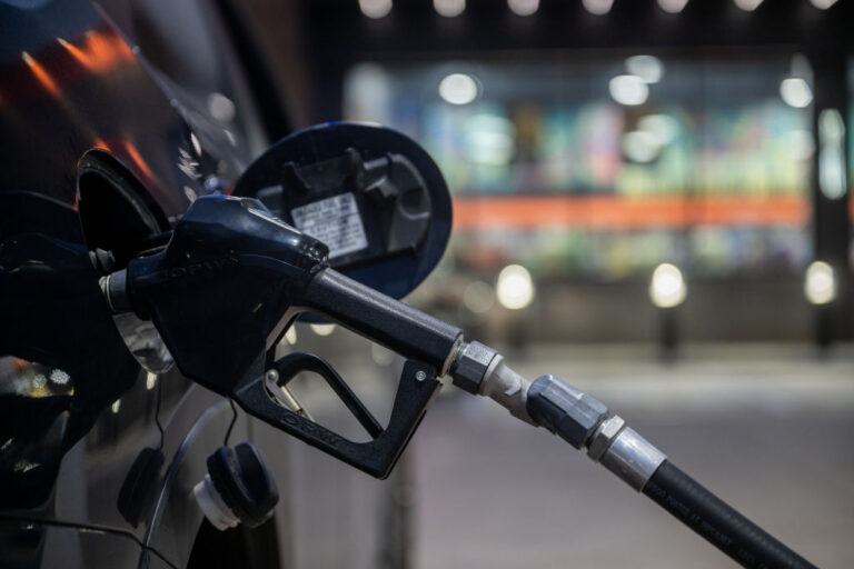 Precio de Gasolina en Denver: Rebaja Temporal Anticipa Nuevos Aumentos Segf0n Expertos