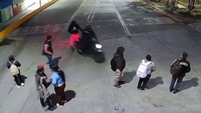 Asalto Sorprendente en Ecatepec: Disparos al Aire y Robo a Pasajeros del Transporte Público | [[NS_MEDIA_X]]