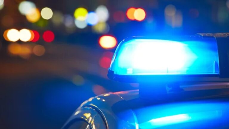 Colisión en Sparks: Cuatro vehículos involucrados en un aparatoso vuelco por saltarse un semáforo