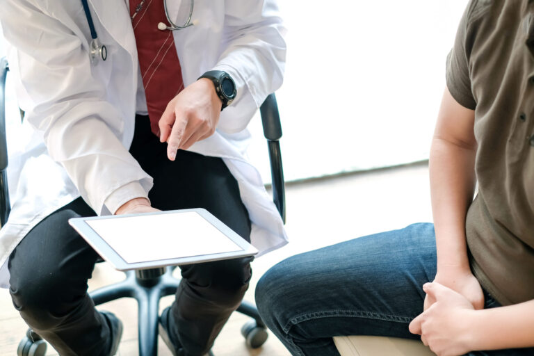 Aseguradoras de Salud en Denver: Reducción de Inscripciones en 2026 A Pesar de Apoyo Estatal