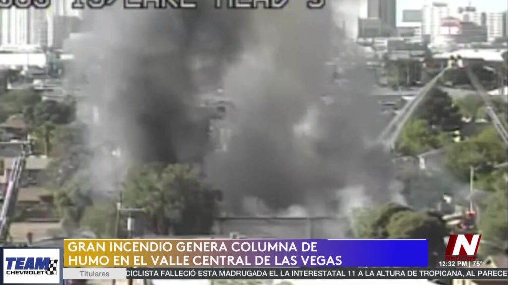 Incendio en Las Vegas: Bomberos Rescatan Personas y Animales en Edificio Comercial
