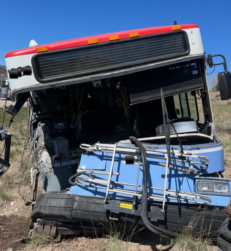 Accidente en I-70 Obliga al Cierre de Carretera en Eagle County