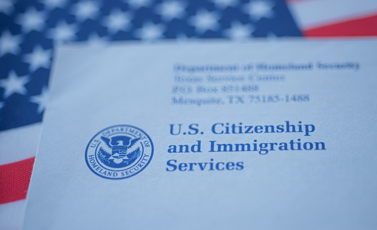 USCIS Impone Nuevas Normas a Solicitantes de Residencia Permanente: Requisito de Retorno a País de Origen