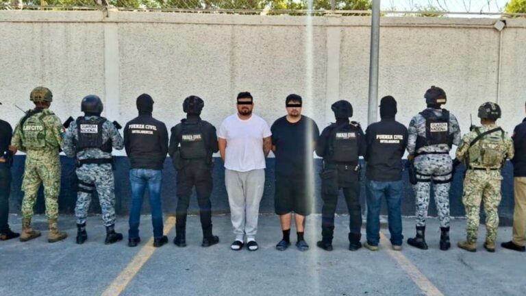 Detienen en Santiago, Nuevo León, a dos hombres con armas ilegales