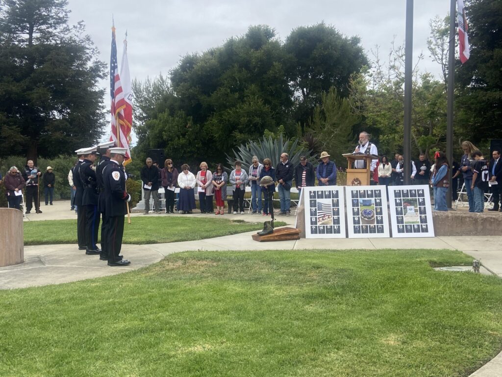 Emotiva Ceremonia del Día de los Caídos en Salinas: Un Tributo a Nuestros Héroes