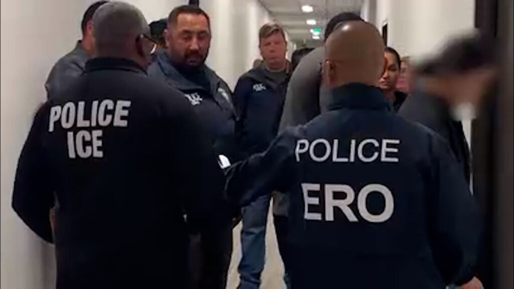 Senado de California Limita Detenciones de ICE en Tribunales, Protegiendo Derechos de Inmigrantes