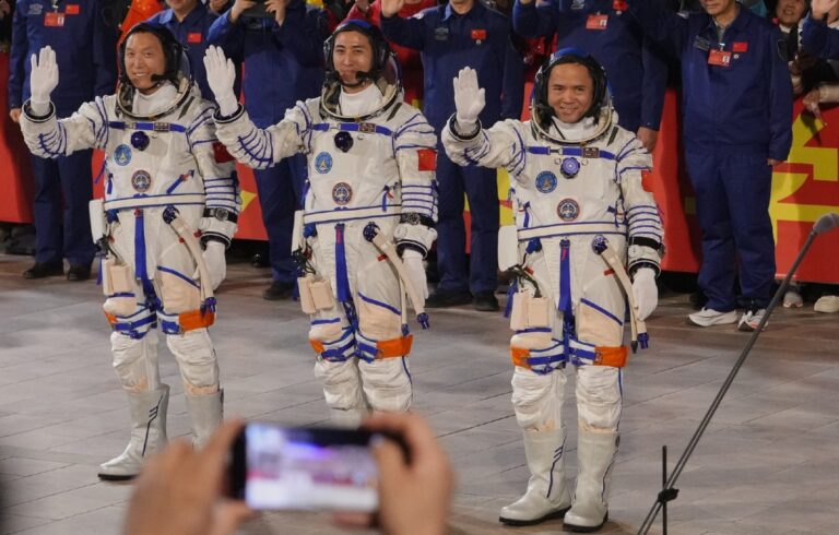 Poderío Espacial Chino: El Regreso Triunfal del Shenzhou 21 tras una Misión Récord