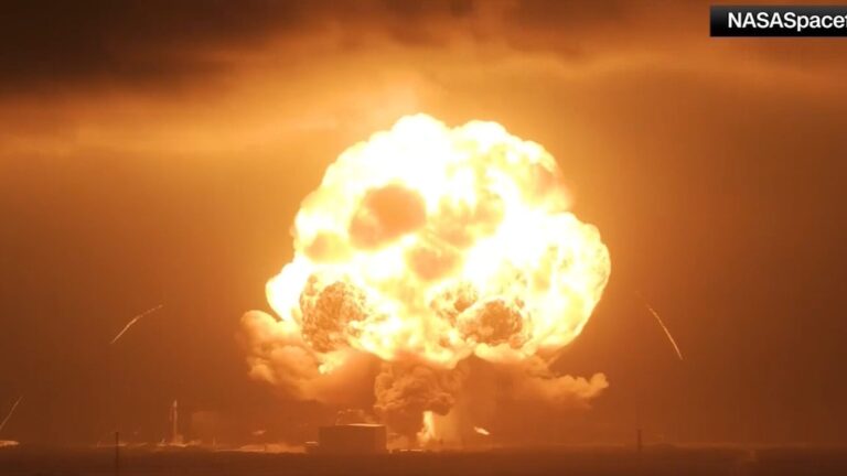 Explosión del cohete New Glenn durante prueba en Florida sacude a Blue Origin