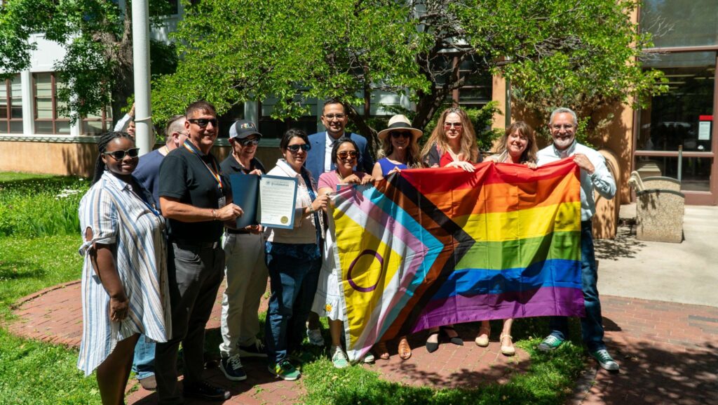Santa Fe Celebra el Mes del Pride con el Izamiento de la Bandera del Orgullo