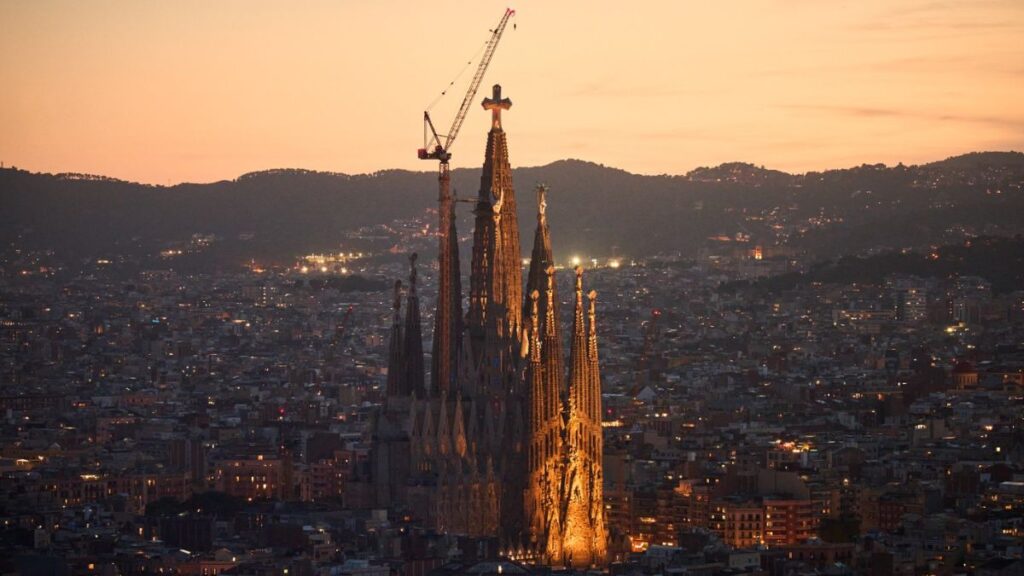 León XIV elogia la Sagrada Familia: Una obra maestra de arquitectura en Barcelona