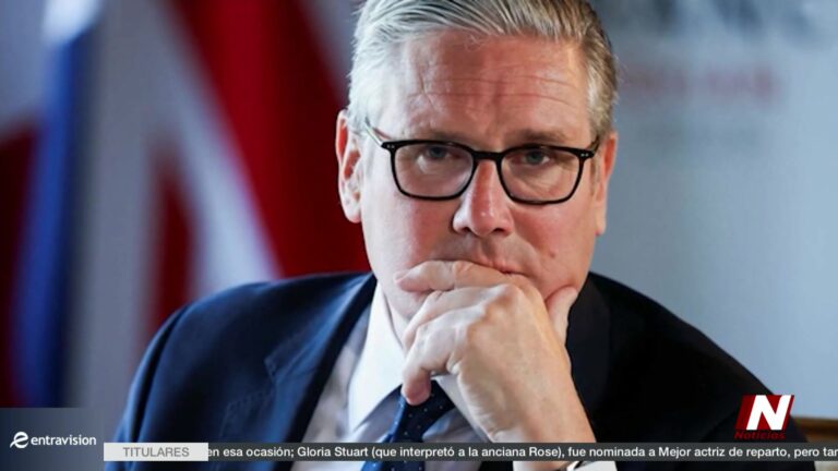 Renuncia de Keir Starmer y tensiones electorales en Colombia marcan un momento clave de crisis política